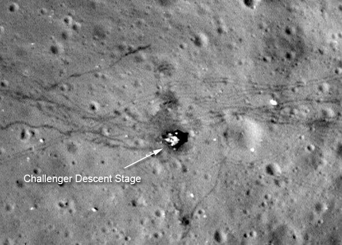 Снимки LRO Аполлонов. Следы Аполлона на Луне. Следы Аполлона 11 на Луне. Следы астронавтов на Луне.