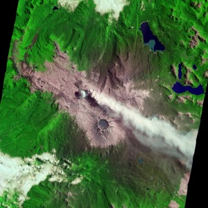 EarthSky | Puyehue-Cordón Caulle images of ongoing eruption