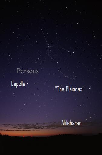 Night sky above an orange horizon, with constellation Perseus, stars, and Pleiades labeled.