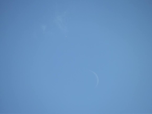 Venus and moon in daylight on September 8, 2013, as captured by Enrique Fiset in Canada.  Thank you, Enrique.