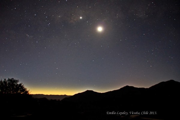 Moon and Venus on November 6, 2013 as seen by Emilio Lepeley in Vicuna, Chile. Thank you, Emilio!