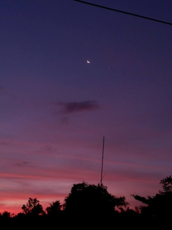 Moon and Venus as captured on April 26 by Novito Miranda Magsino at Brgy Banga, Talisay, Batangas, Philippines.  Thank you, Novito.