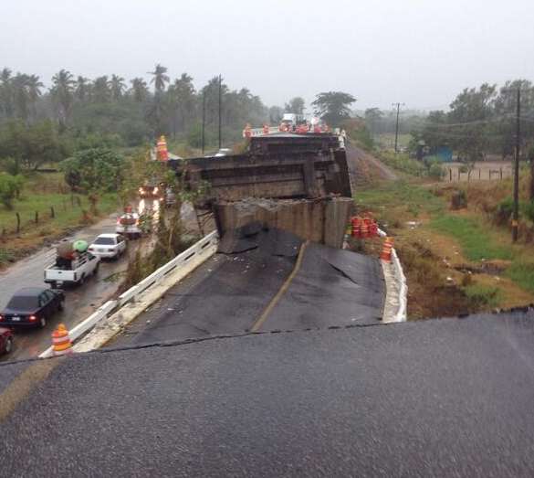 Serious damage to a bridge near the May 8 earthquake epicenter in Tecpan, Mexico.   It appears that nobody was on the bridge when it collapsed.  Twitter Image via @Foro_TV 