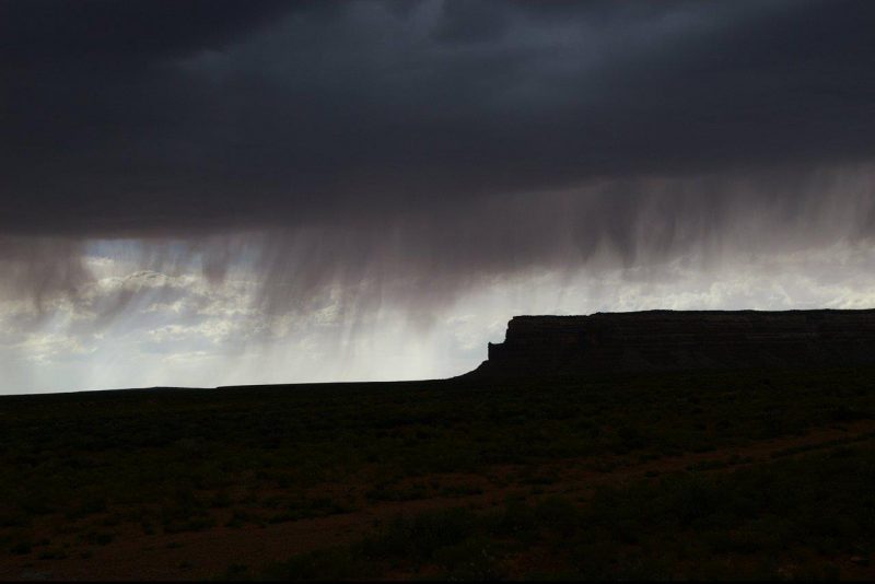 Streaks from clouds that don't touch the ground.