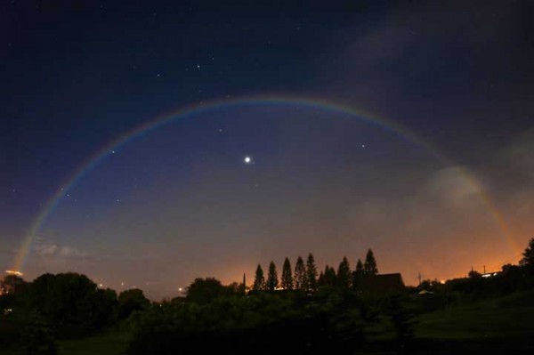 View larger. | Moonbow over the planet Venus.  Rob Ratkowski captured this image in Hawaii in 2004.  Visit Rob Ratkowski Photography.