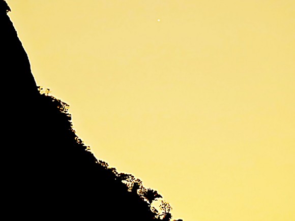 View larger.| See the little white dot of the planet Venus in the upper right of this photo?  It'll be back to your evening sky in early December.  Helio de Carvalho Vital captured this image on November 18, 2014 from Rio de Janeiro, Brazil.  He wrote, 