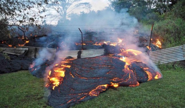 The lava flow from the Kilauea Volcano burns vegetation as it approaches a property boundary in a U.S. Geological Survey image taken near the village of Pahoa, October 28, 2014. U.S. GEOLOGICAL SURVEY/REUTERS