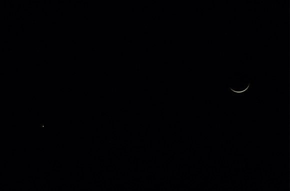 Moon and Venus from Los Angeles, California. Richard Brown got this shot on January 21, at 7:10 p.m. He wrote,  