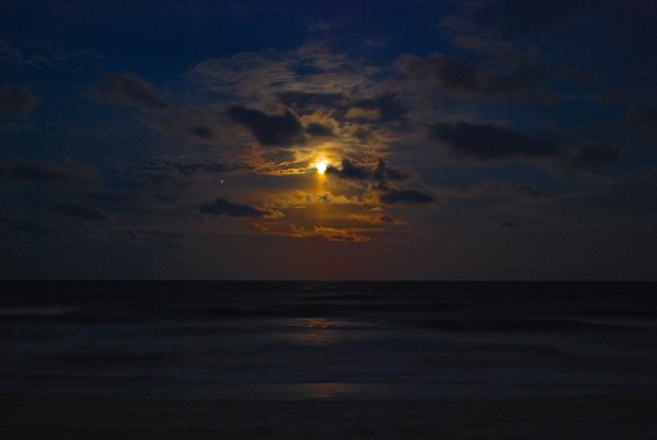 The moon and Jupiter on February 3 - over Atlantic Beach, Florida - posted to EarthSky Facebook by Eve Baker.