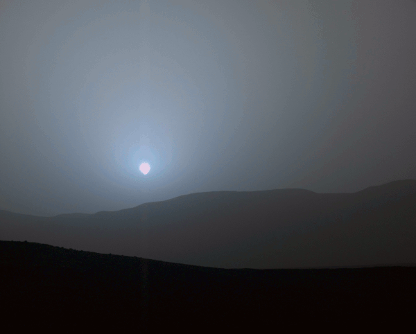 View larger. | Mars sunset in Gale Crater, Sol 956, Wednesday, April 15, 2015.  Image via 34mm MastCam on Mars Curiosity rover.  Image via NASA / JPL / Malin Space Science Systems.