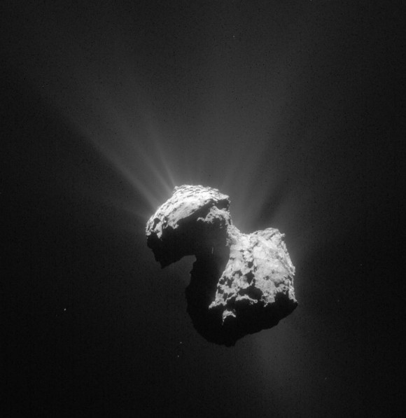 The perils facing Rosetta are clear in this photo of material jetting from the comet on July 7, 2015. Image credit: ESA/Rosetta/NAVCAM – CC BY-SA IGO 3.0 -