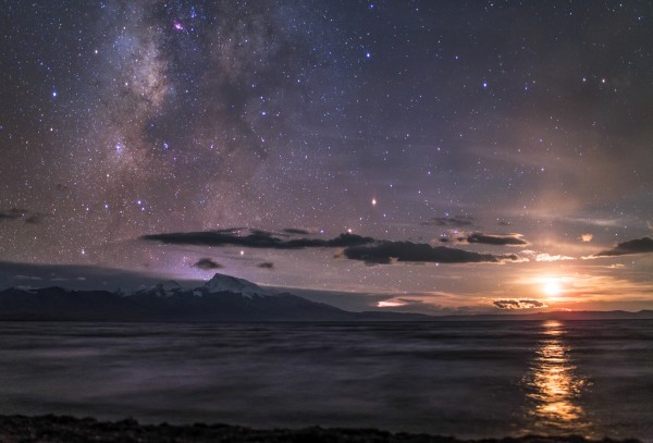 Looking south across the Lake Manasarovar, an unusual moon pillar that dominates the right part of the image. On the left is a flash of lighting appears over Mount Gurla Mandhata(7694m) in the far distance. Just above this pink lightning is the bright central bulge of the Milky Way in the constellation Sagittarius and Scorpius.