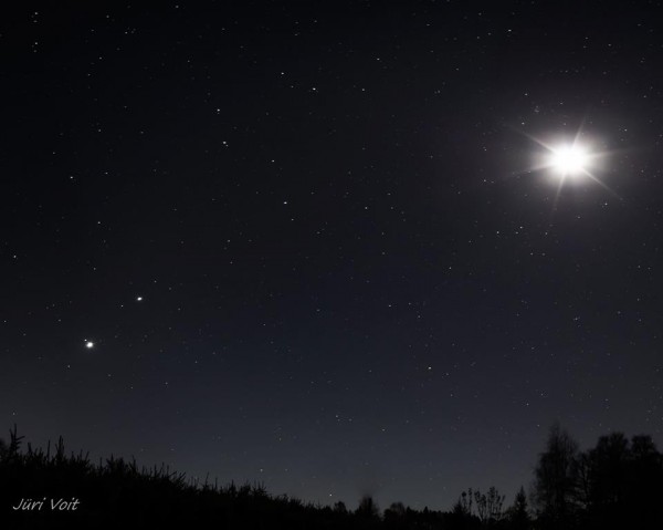 The moon edging toward Jupiter, Venus and Mars on the morning of November 3 as seen from Estonia.  Photo by our friend Jüri Voit.