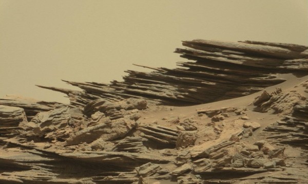 Curiosity has seen a lot of layered rocks on the surface of Mars, like these amazing rocks captured on July, 2015. Credits: NASA/JPL-Caltech/MSSS 