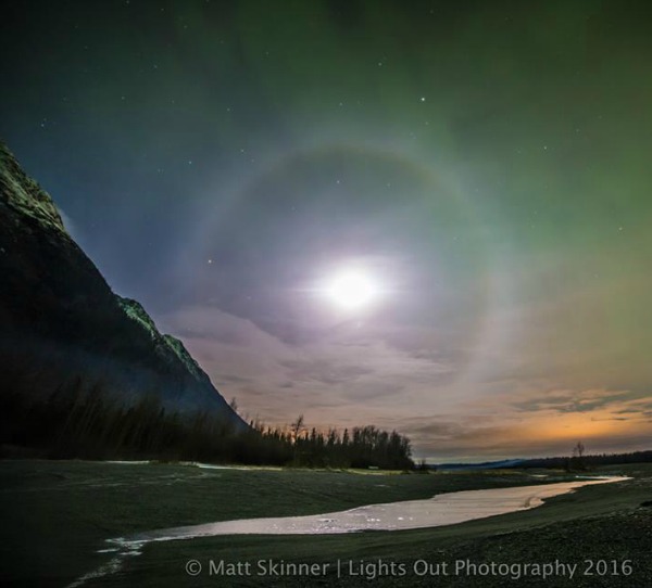 Moon halo with aurora | Image | EarthSky