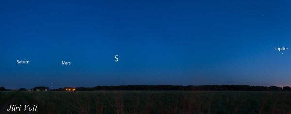 View larger. | Mars isn't the brightest planet up each evening. Jupiter - in the west when Mars is in the east - is slightly brighter.  Photo from May 20, 2016 by Juri Voit Photography.