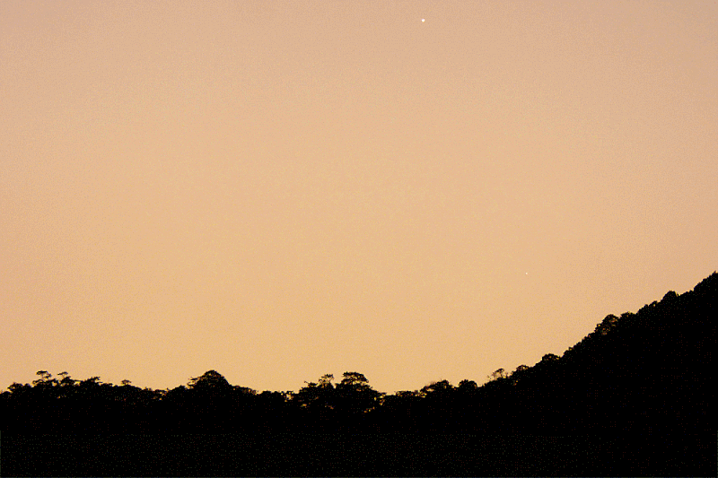 Across an ocean, Peter Lowenstein in Mutare, Zimbabwe caught a nearly identical set of images showing Venus and Mercury as they set on July 15. Peter pointed out that Mercury was not visible to the eye alone. He wrote: 
