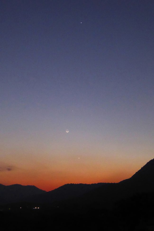 Here's a glorious shot of all 3 planets after sunset, with the moon. Jupiter is highest in the sky, Venus is lowest, with Mercury in between. Photo by Peter Lowenstein in Mutare, Zimbabwe. Thanks, Peter!