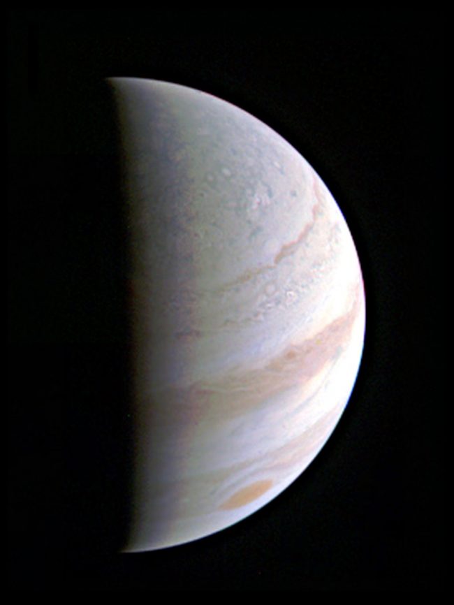 Jupiter’s north polar region is coming into view as NASA’s Juno spacecraft approaches the giant planet. This view of Jupiter was taken on 27 August, when Juno was 703,000 kilometres (437,000 miles) away. Image via NASA/JPL-Caltech/SwRI/MSSS 