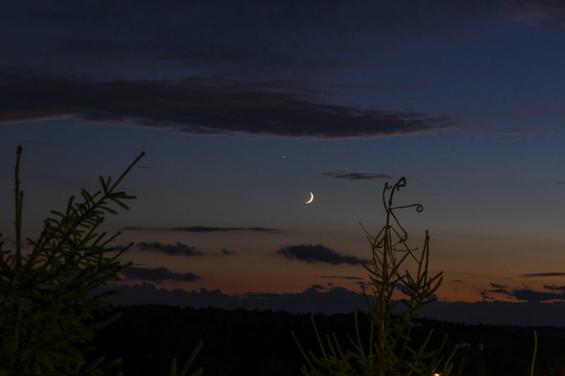 Kurt Zeppetello caught the moon and Jupiter on August 5, 2016, too, from a parking lot Lebanon, New Hampshire.