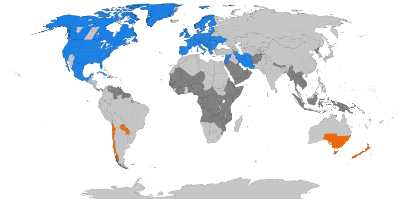 Daylight saving time: Map of the world with some countries colored in blue, dark grey and orange.