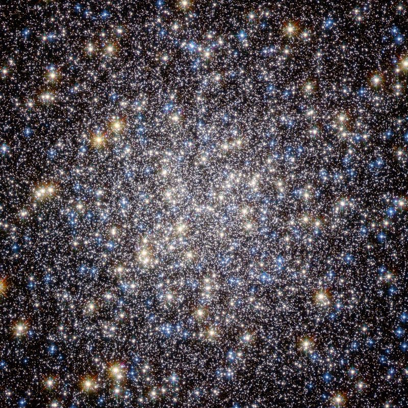 A very crowded star field, thousands of stars, with a spherical look.