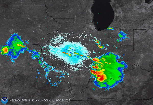 Radar shows organization of storm into bow across Illinois.