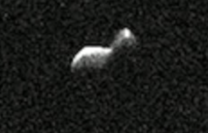 Black-and-white radar image of 2 asteroids stuck together.