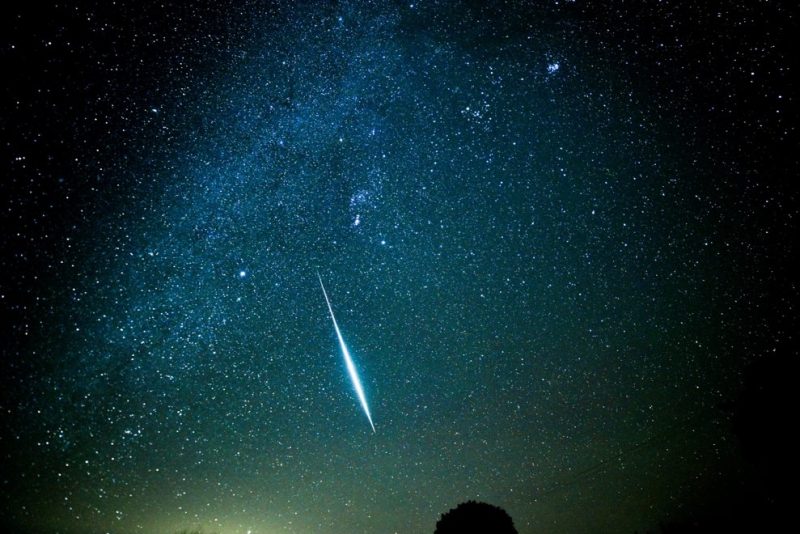 Watching the Geminids: Very bright, nearly vertical streak in densely starry sky.