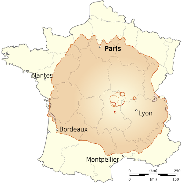 Yellow map of France with an orange region outlining the edge of Olympus Mons on top, labelled with cities and a distance indicator in bottom  right corner.