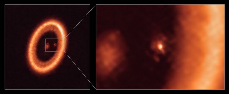 Moon-forming-disk around an exoplanet.