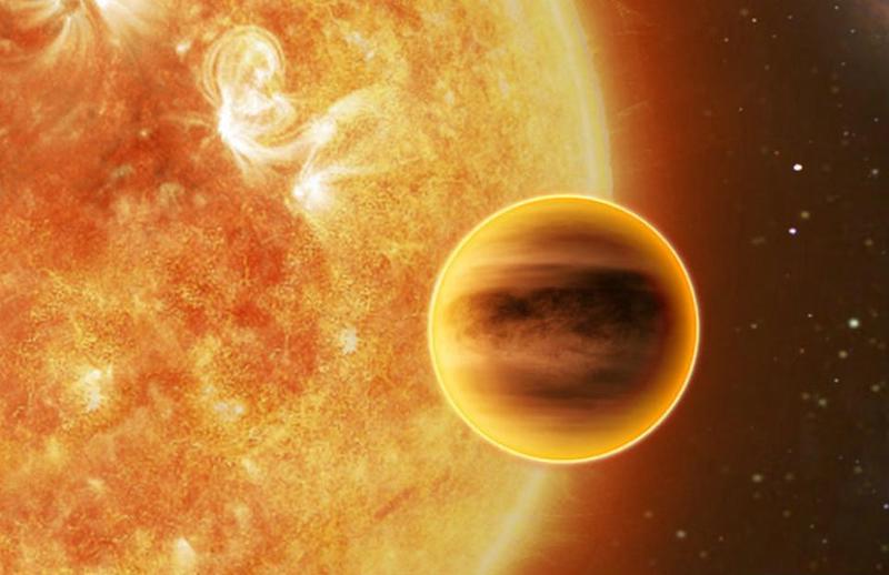 Field guide for hot Jupiters: Orange-banded Jupiter-like planet near a blazing, roiling sun.