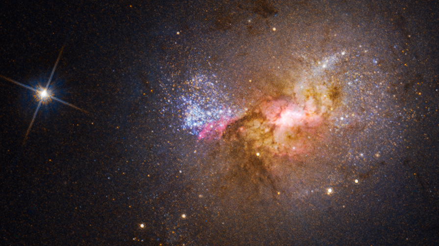 Black hole wandering Milky Way galaxy spied by Hubble