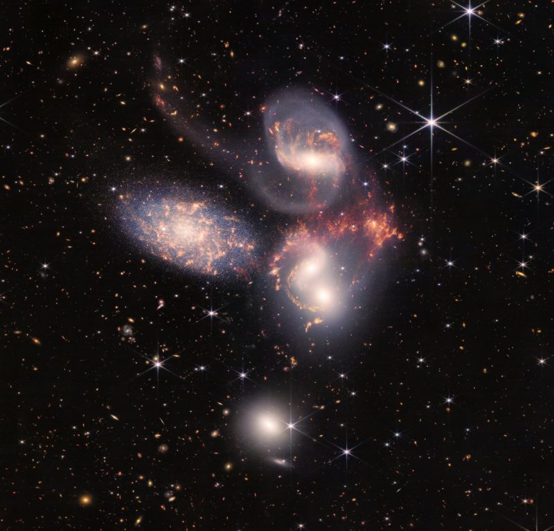 First Webb images: Starry background with 5 galaxies in the center.