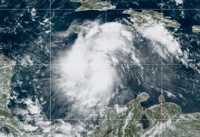 Imagem de satélite do furacão.