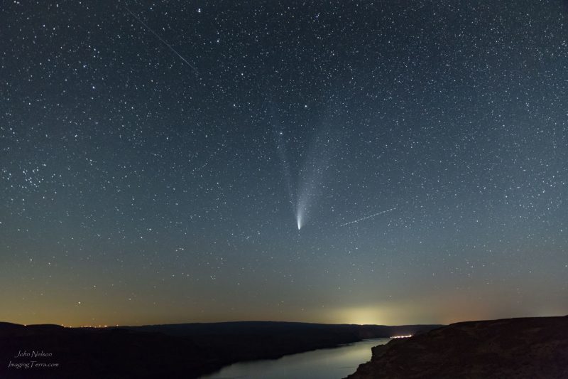 Comets: Comet pointing down with tails up over river.