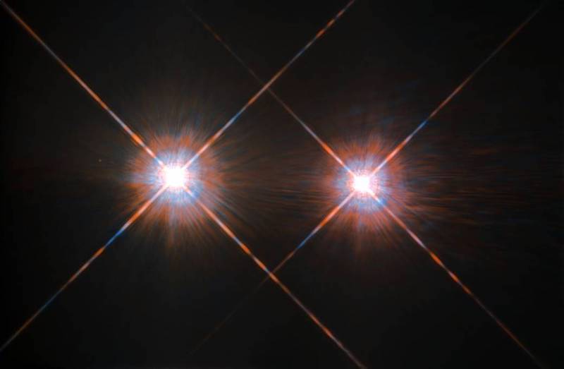 Alpha Centauri: 2 bright stars with 4 bright lines coming out of each of them.