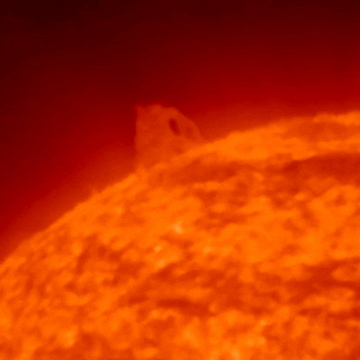 A red quarter of a circle show sun activity