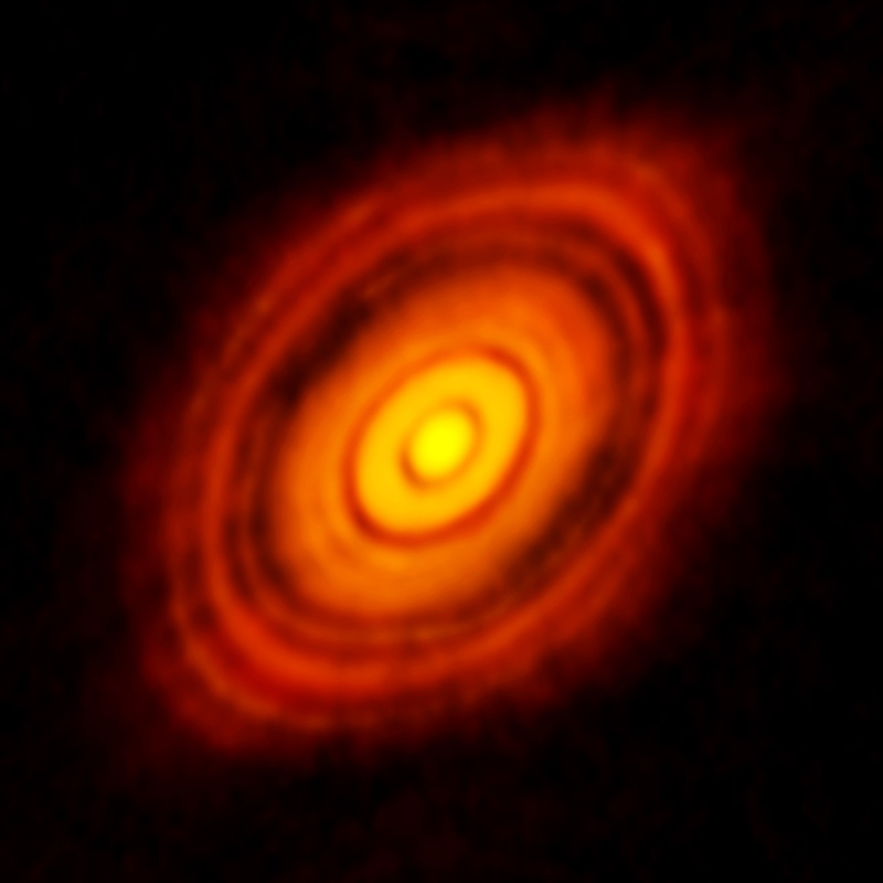 Formation of bright concentric rings on black background.