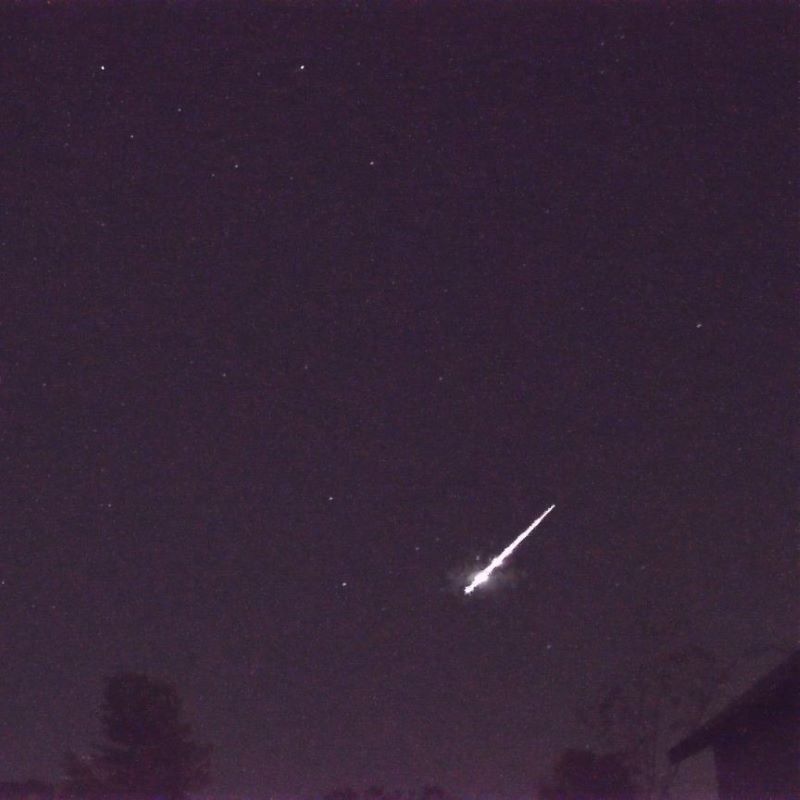 Fireball at lower right with 3 bright spots on a streak.