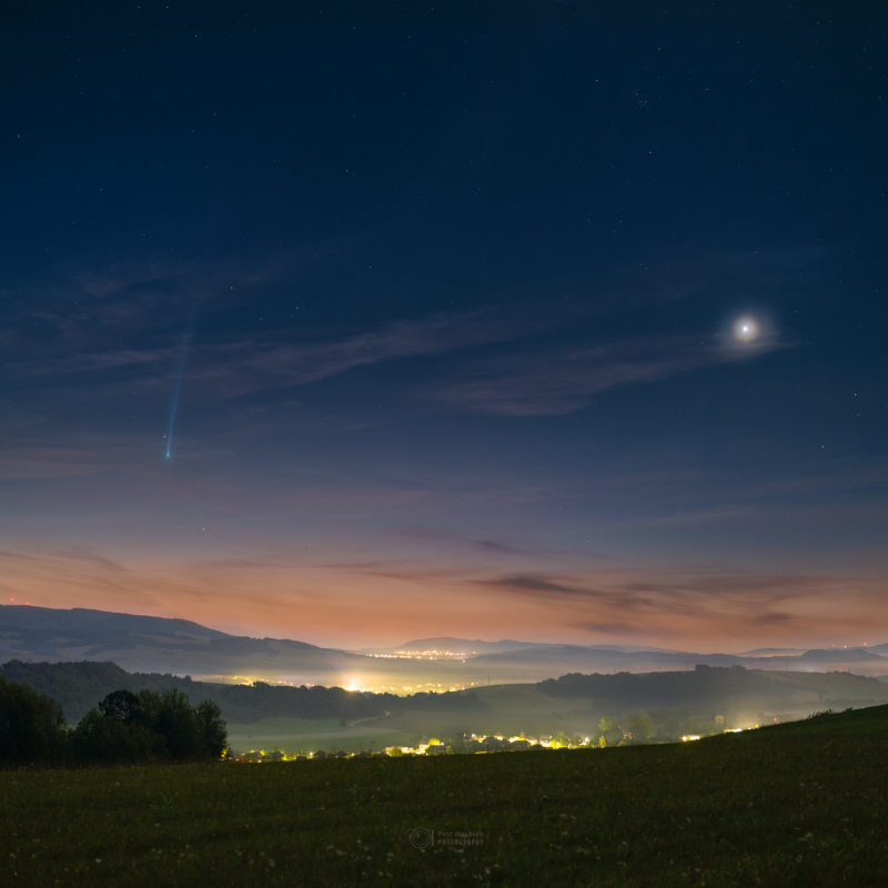 Comet and bright planet in early morning twilight.
