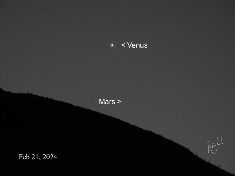 Venus and Mars: Dark gray sky over a dark mountain slope on the bottom left. Two labeled bright dots over the mountain.