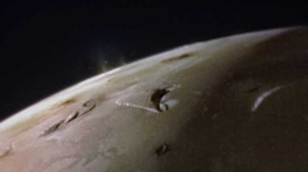 Juno se acerca a los volcanes de Ío