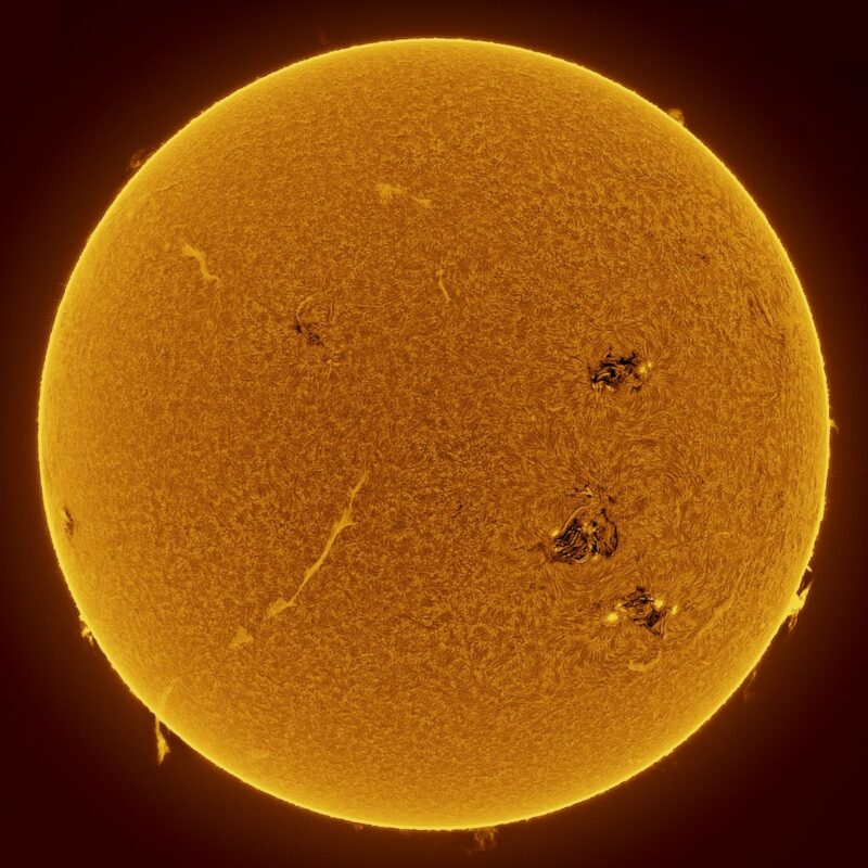 Mario-Rana_sun-in-hydrogen-alpha-with-AR3712-and-other-sunspots_Hampton-VA_2024-jun-19