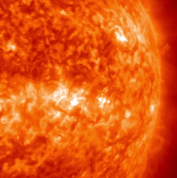 A red sun animation shows the right middle part of the solar circle.