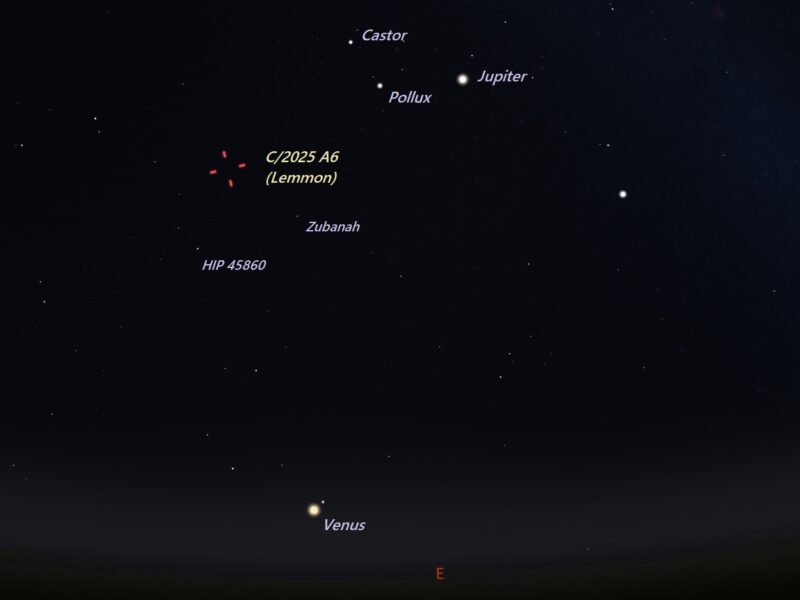 Red hashmarks for the comet's location near Castor and Pollux and Jupiter.