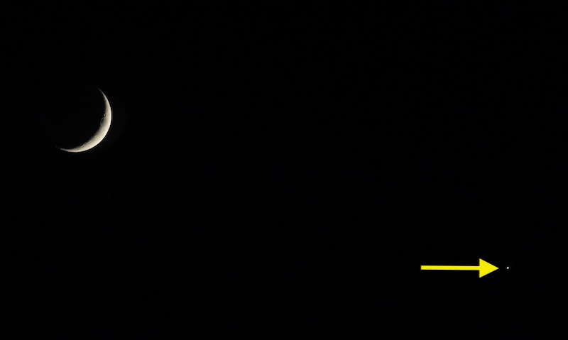 Crescent moon and Venus in a dark sky.