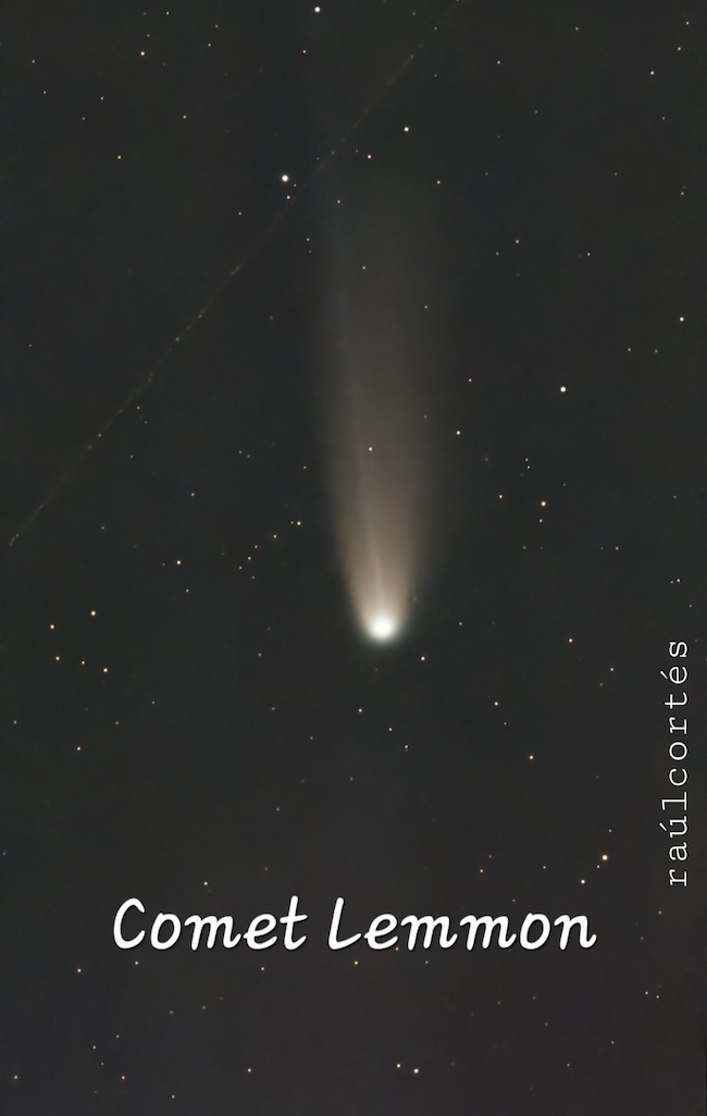 Large comet in starry sky. It has a bright head and a long, diffuse, fanned-out tail.