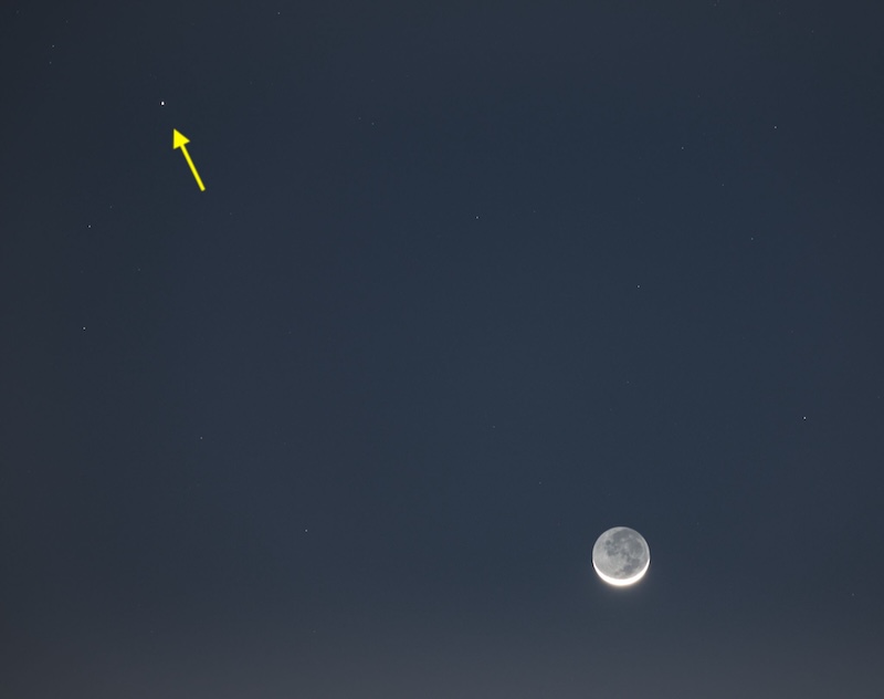 Crescent moon with earthshine and a white dot that's Saturn.