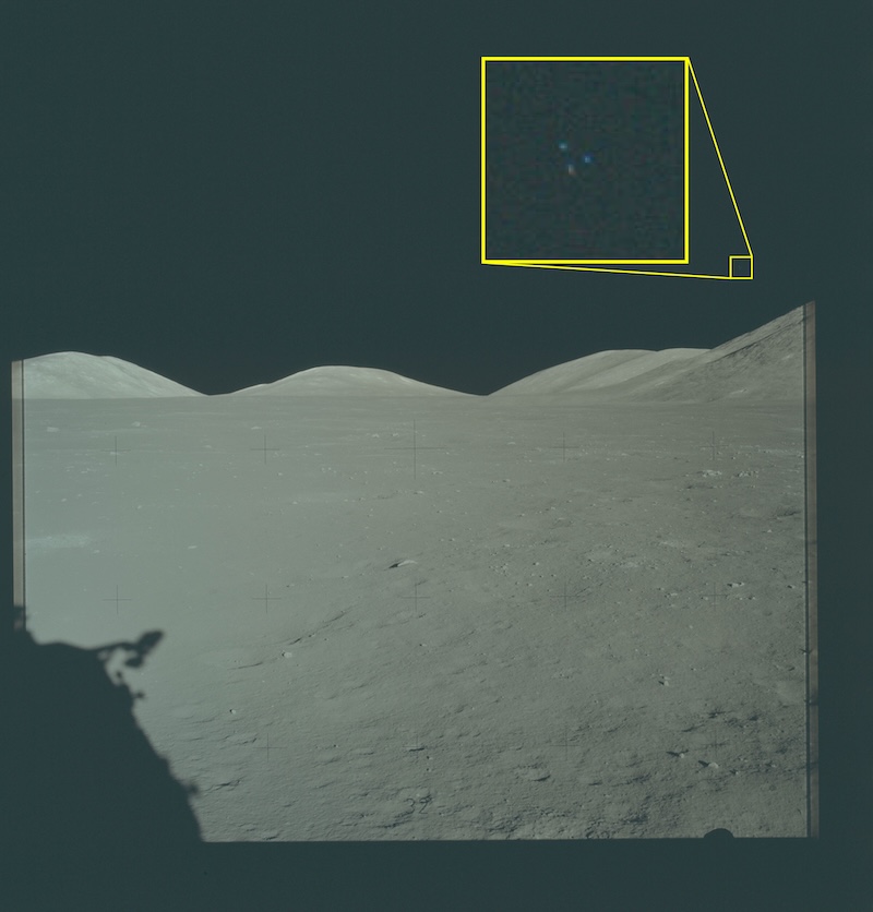 Pentagon UFO files: Gray landscape. On the far right of the black sky, 3 tiny bluish dots can be above the ground, enlarged in an inset.